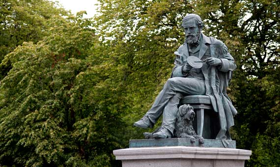 Maxwell, el maestro del electromagnetismo